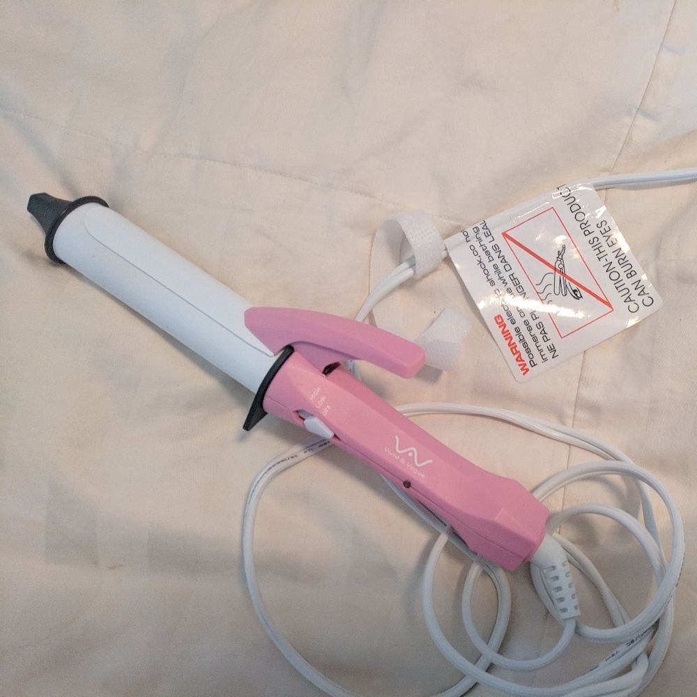 New Vivid & Vogue travel heat curler